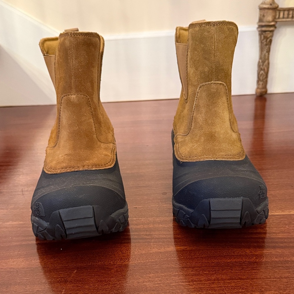 New! Unworn. The North Face Men's Chilkat IV Tan and Black Snow, Rain Boots
